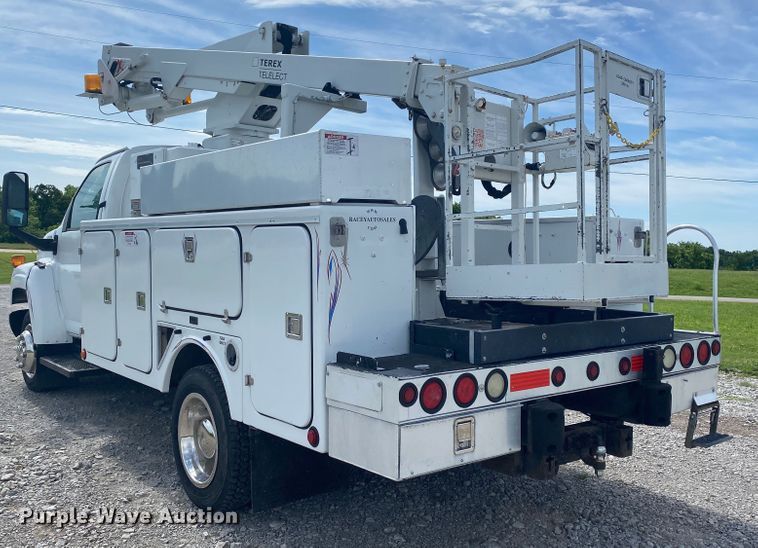 image for item JU9248 2005 GMC C5500  bucket truck