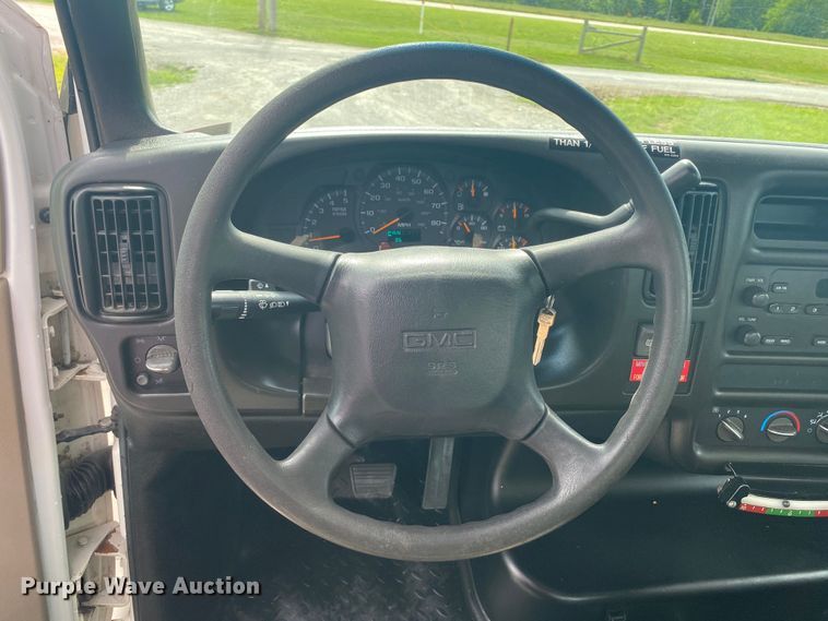 image for item JU9248 2005 GMC C5500  bucket truck