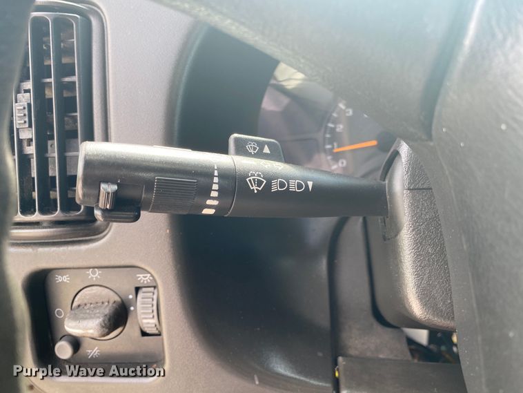 image for item JU9248 2005 GMC C5500  bucket truck