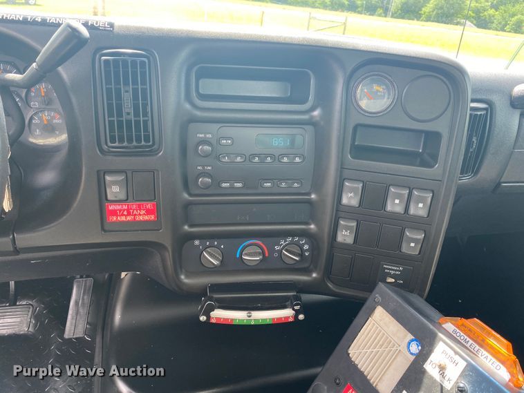 image for item JU9248 2005 GMC C5500  bucket truck