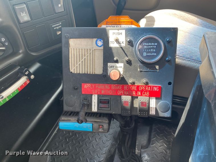 image for item JU9248 2005 GMC C5500  bucket truck