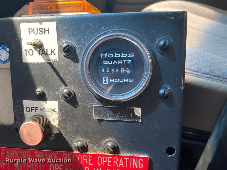 image for item JU9248 2005 GMC C5500  bucket truck