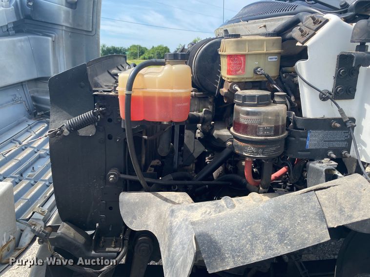 image for item JU9248 2005 GMC C5500  bucket truck