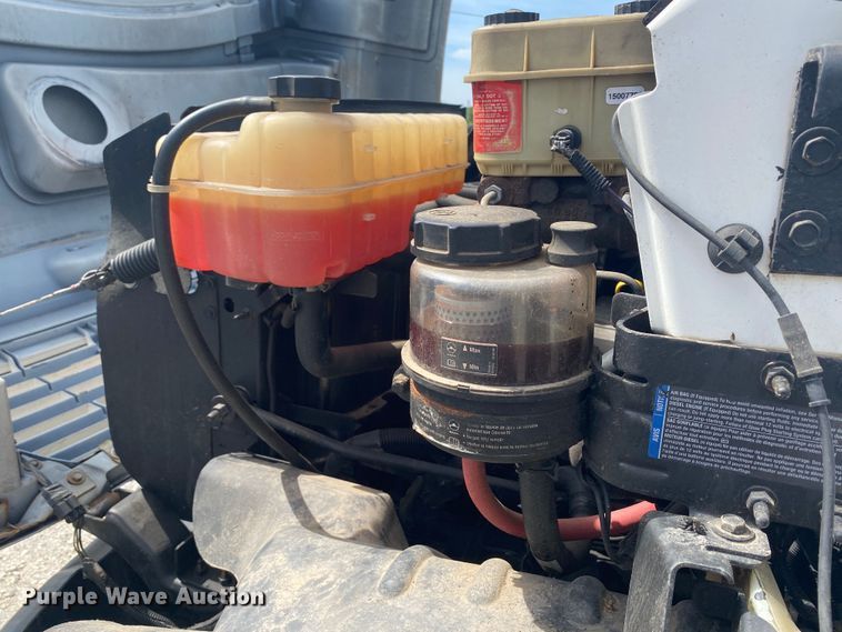 image for item JU9248 2005 GMC C5500  bucket truck