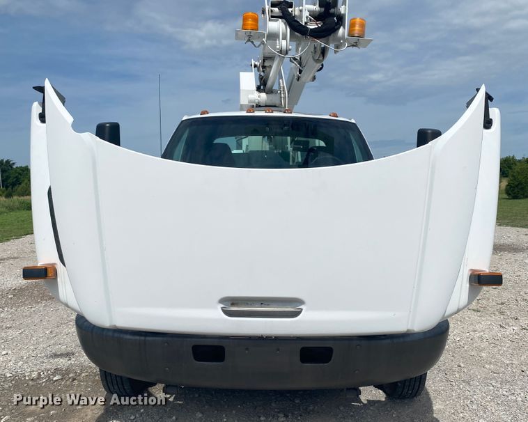 image for item JU9248 2005 GMC C5500  bucket truck