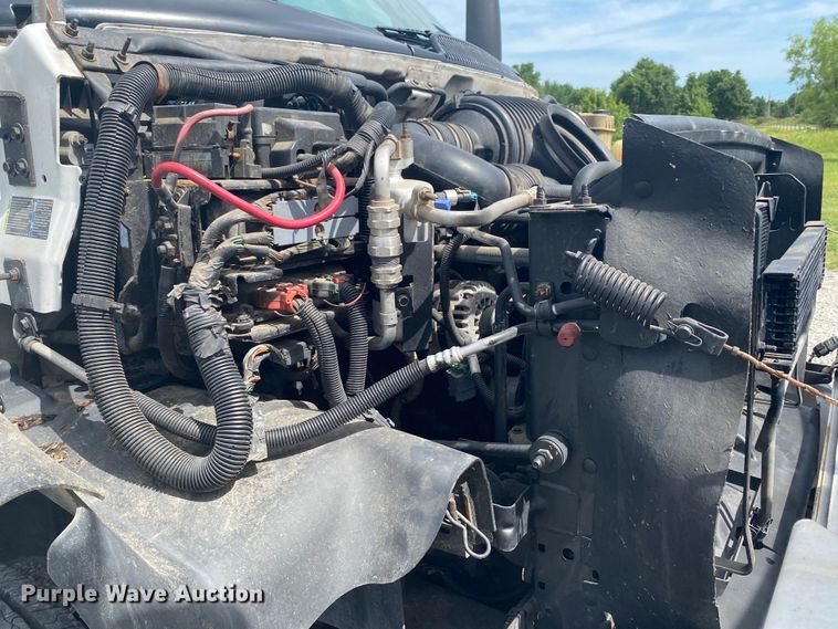 image for item JU9248 2005 GMC C5500  bucket truck