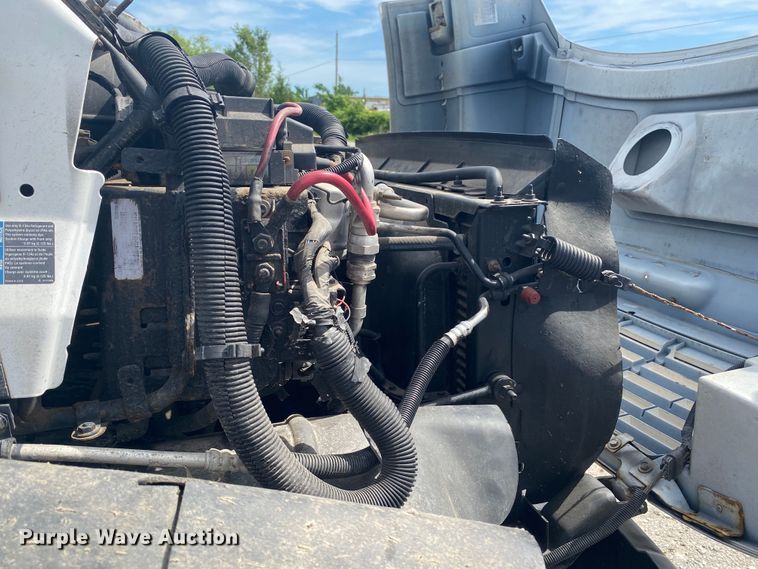 image for item JU9248 2005 GMC C5500  bucket truck