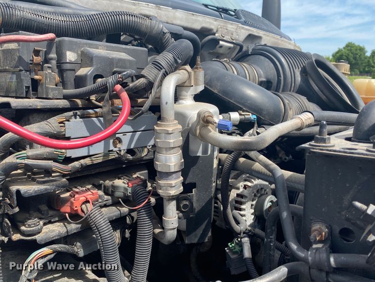 image for item JU9248 2005 GMC C5500  bucket truck