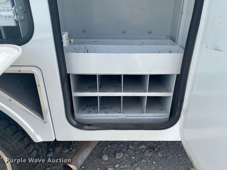 image for item JU9248 2005 GMC C5500  bucket truck