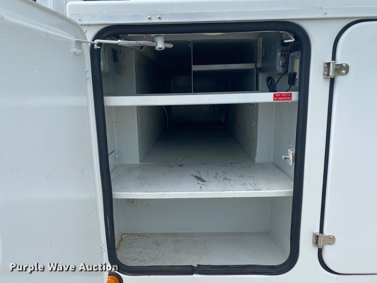 image for item JU9248 2005 GMC C5500  bucket truck