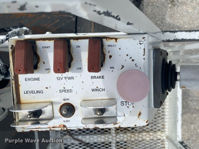 image for item JU9248 2005 GMC C5500  bucket truck