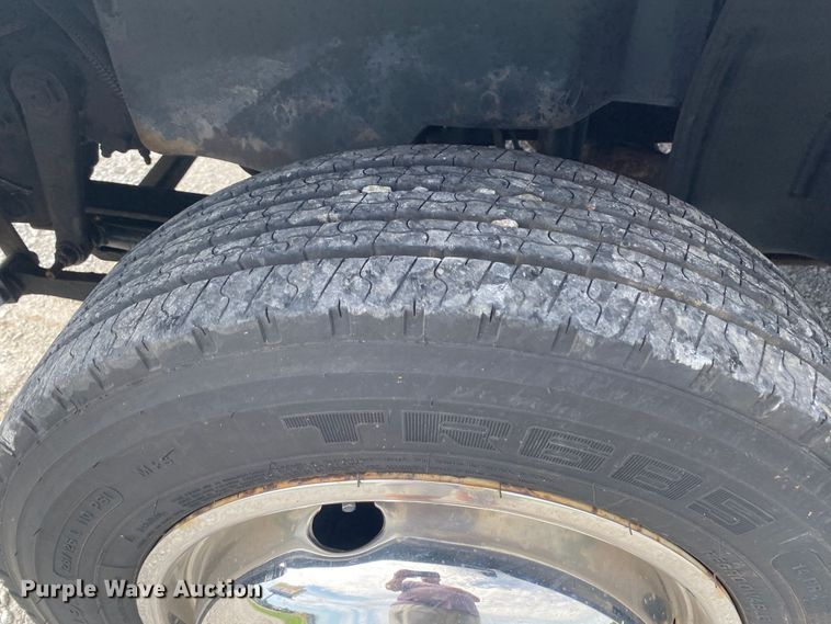 image for item JU9248 2005 GMC C5500  bucket truck