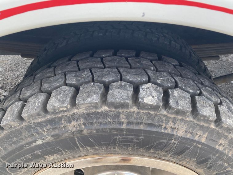 image for item JU9248 2005 GMC C5500  bucket truck