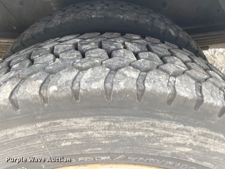 image for item JU9248 2005 GMC C5500  bucket truck