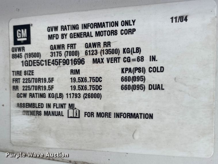 image for item JU9248 2005 GMC C5500  bucket truck