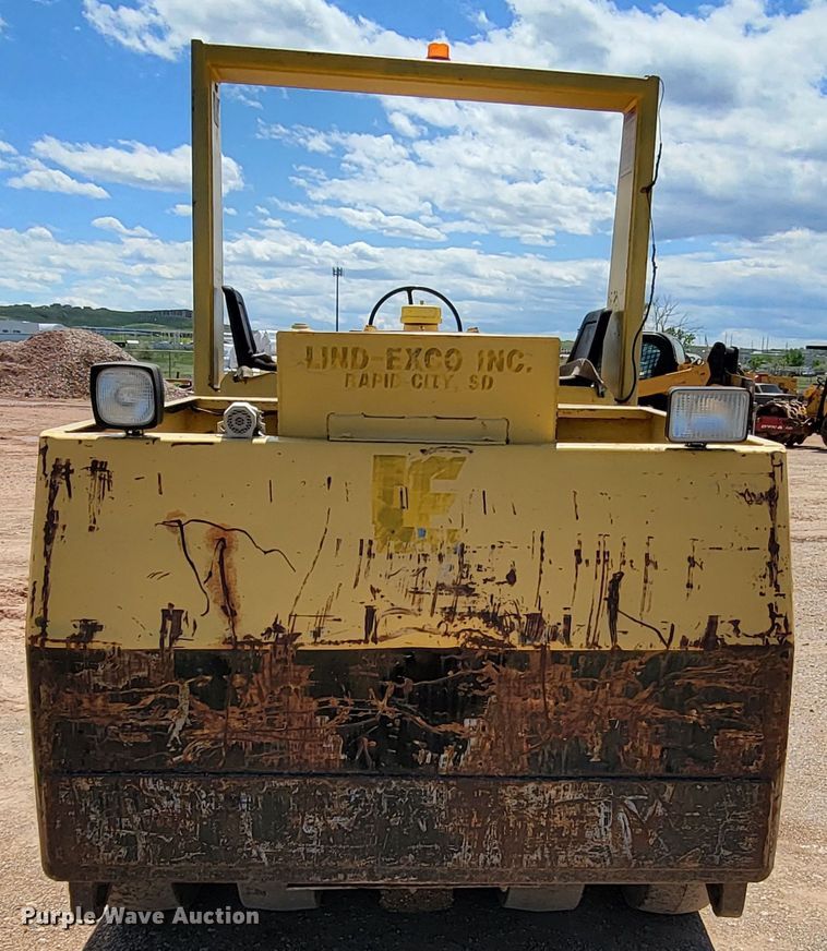 image for item KA9319 Hyster C530A  pneumatic roller