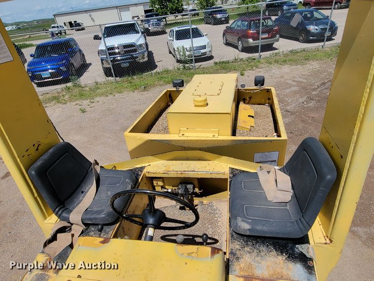 image for item KA9319 Hyster C530A  pneumatic roller