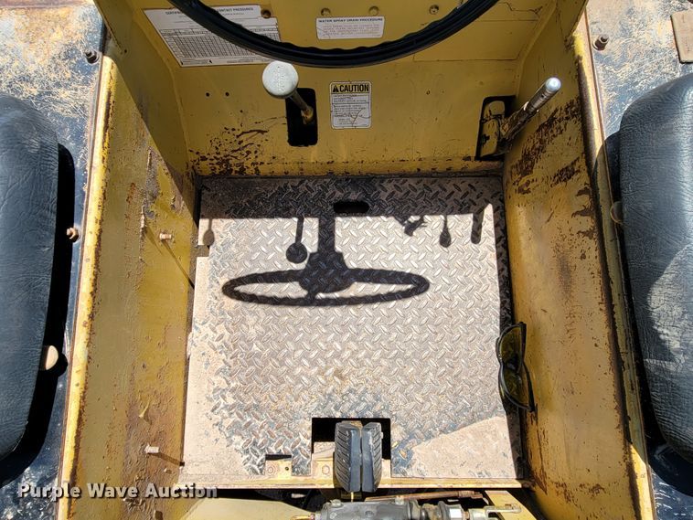 image for item KA9319 Hyster C530A  pneumatic roller