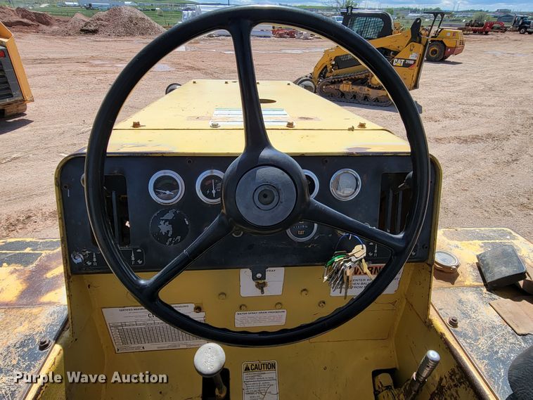 image for item KA9319 Hyster C530A  pneumatic roller