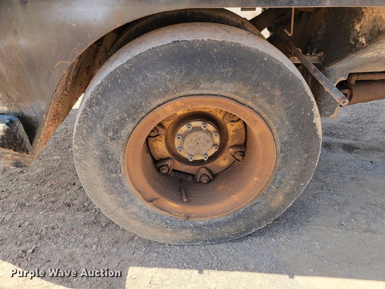 image for item KA9319 Hyster C530A  pneumatic roller