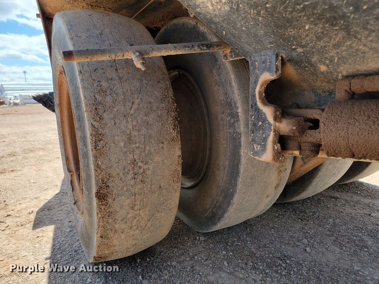 image for item KA9319 Hyster C530A  pneumatic roller