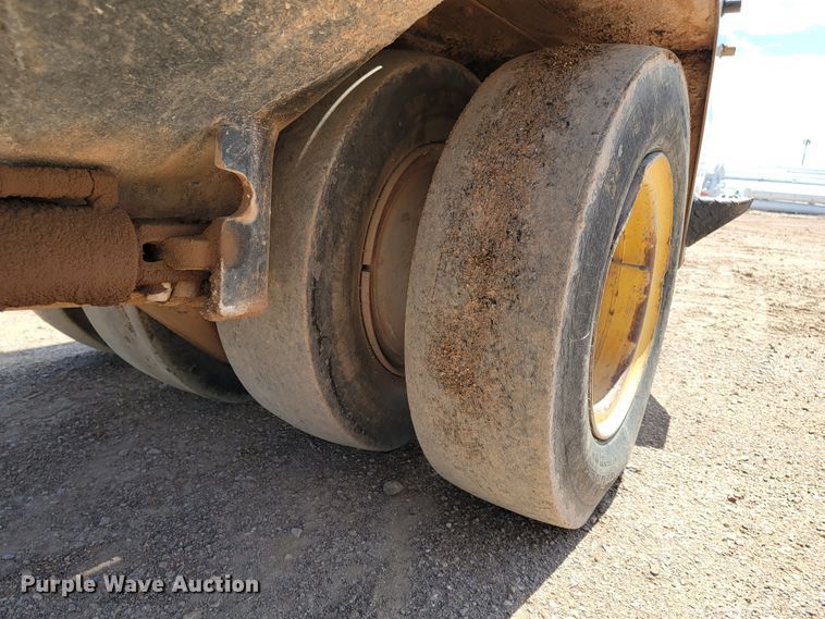 image for item KA9319 Hyster C530A  pneumatic roller