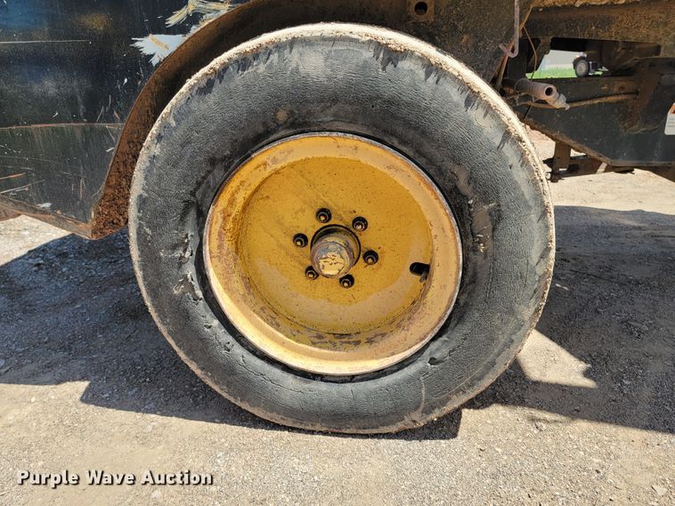 image for item KA9319 Hyster C530A  pneumatic roller