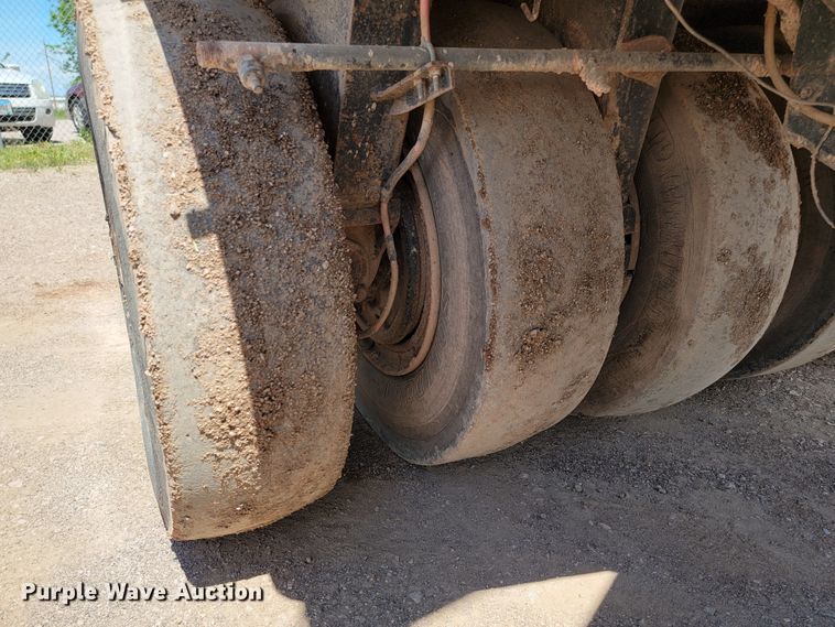 image for item KA9319 Hyster C530A  pneumatic roller