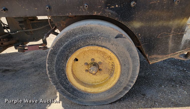 image for item KA9319 Hyster C530A  pneumatic roller