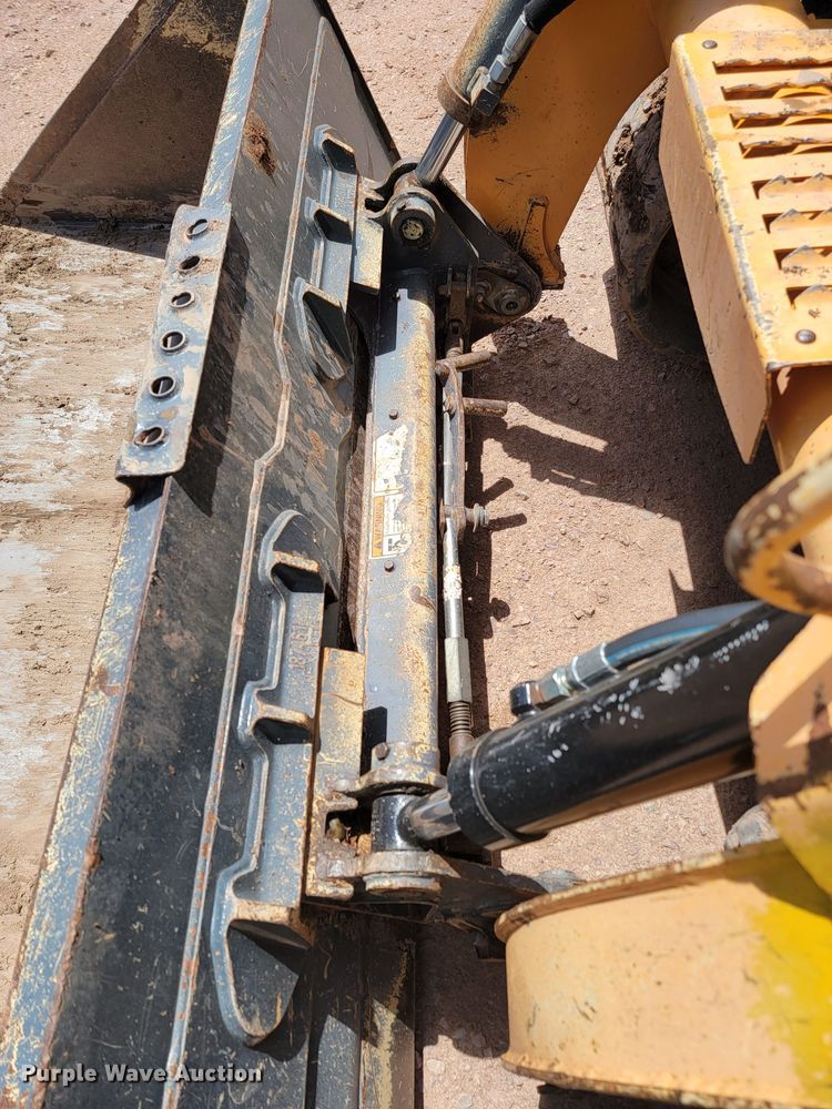 image for item KA9322 2011 Mustang 2100RT  tracked skid steer loader