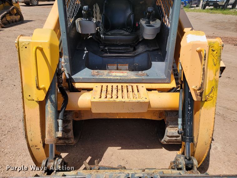 image for item KA9322 2011 Mustang 2100RT  tracked skid steer loader