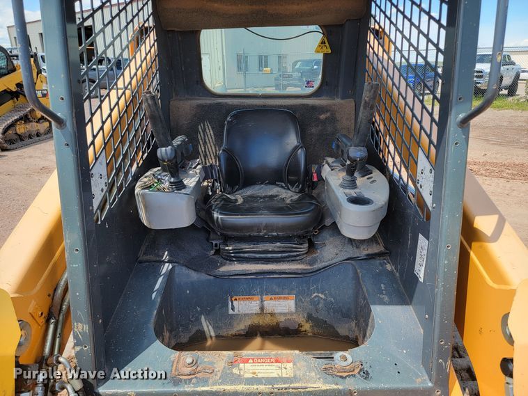 image for item KA9322 2011 Mustang 2100RT  tracked skid steer loader