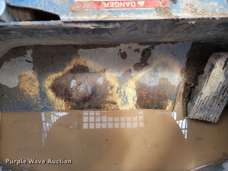 image for item KA9322 2011 Mustang 2100RT  tracked skid steer loader