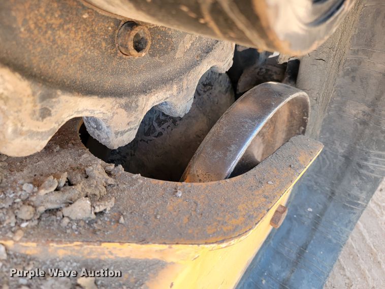 image for item KA9322 2011 Mustang 2100RT  tracked skid steer loader