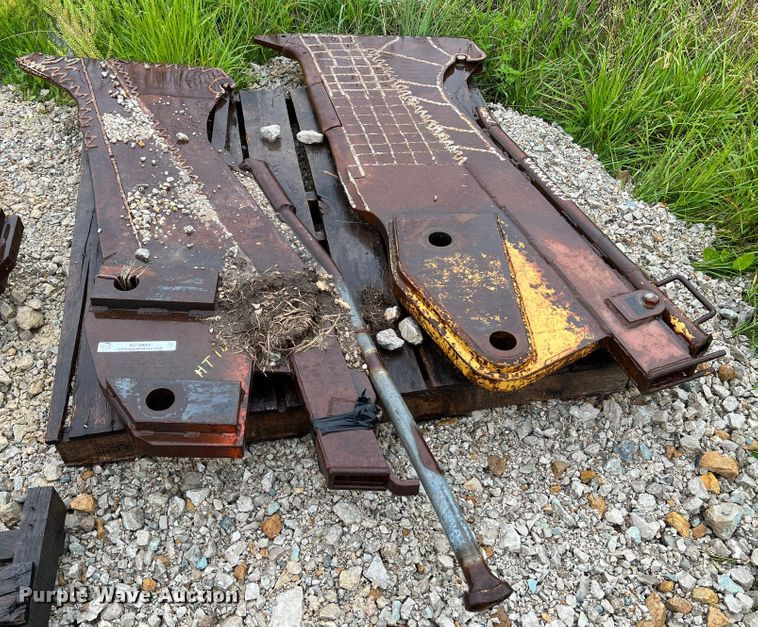 image for item KC9984 (2) Ditch Witch vibratory cable plow blades