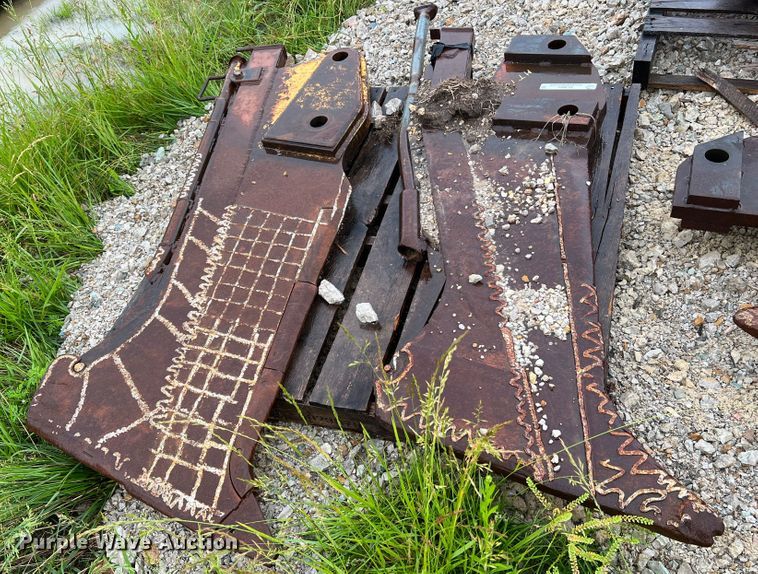 image for item KC9984 (2) Ditch Witch vibratory cable plow blades