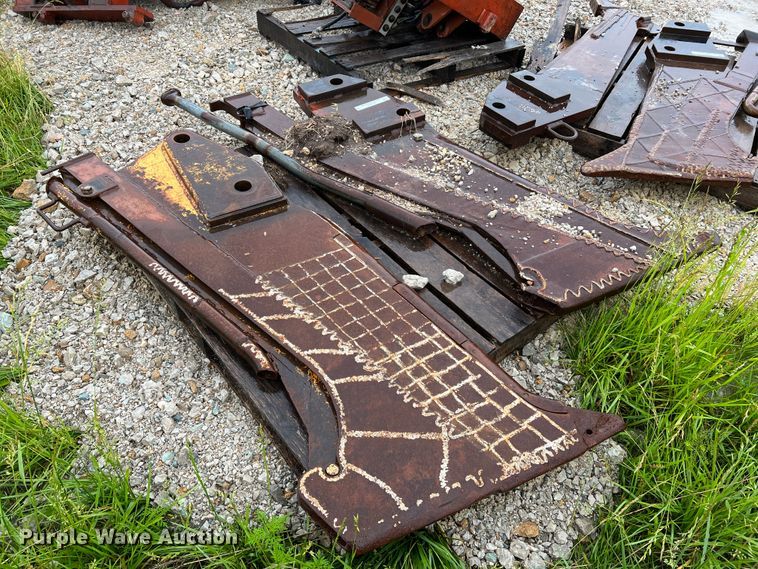 image for item KC9984 (2) Ditch Witch vibratory cable plow blades