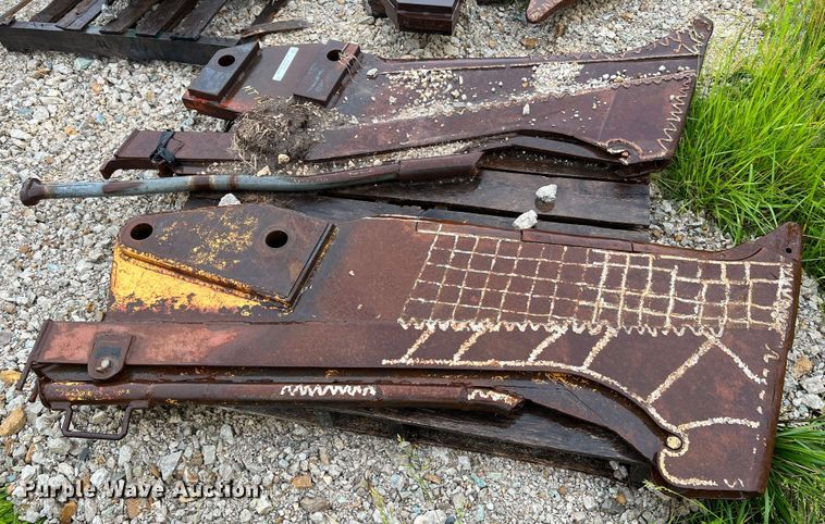 image for item KC9984 (2) Ditch Witch vibratory cable plow blades