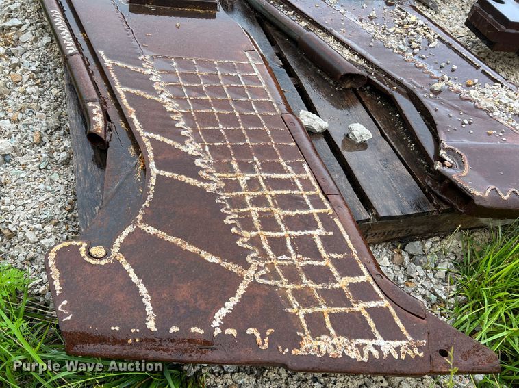 image for item KC9984 (2) Ditch Witch vibratory cable plow blades