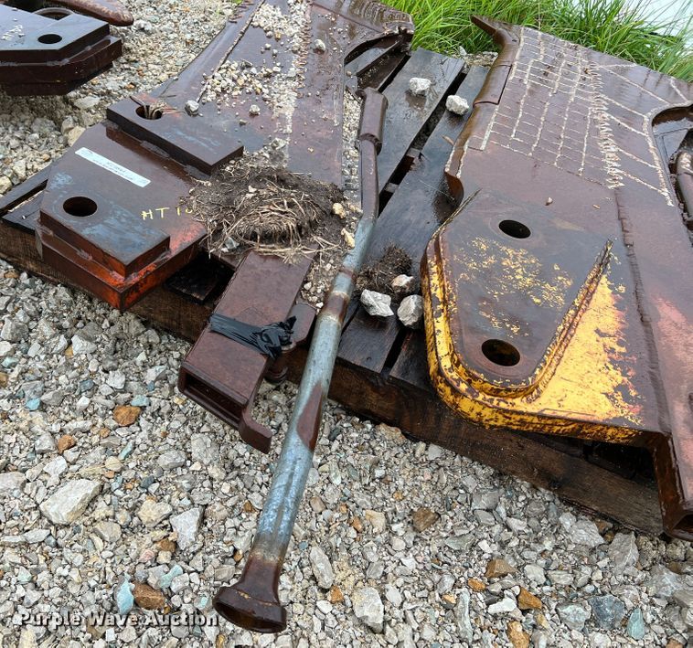 image for item KC9984 (2) Ditch Witch vibratory cable plow blades