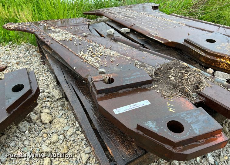 image for item KC9984 (2) Ditch Witch vibratory cable plow blades