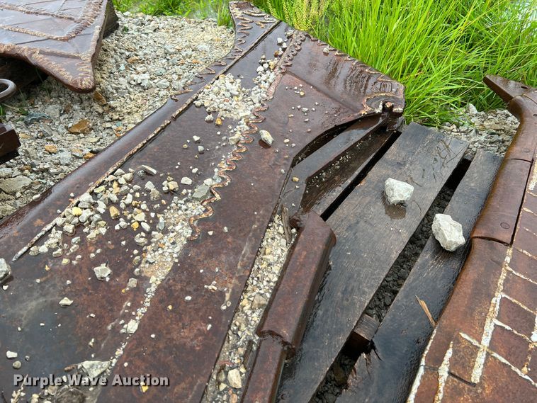 image for item KC9984 (2) Ditch Witch vibratory cable plow blades