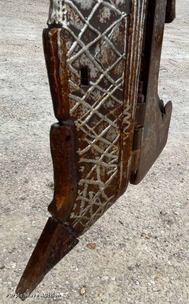 image for item KC9986 1994 Ditch Witch HT100  cable plow