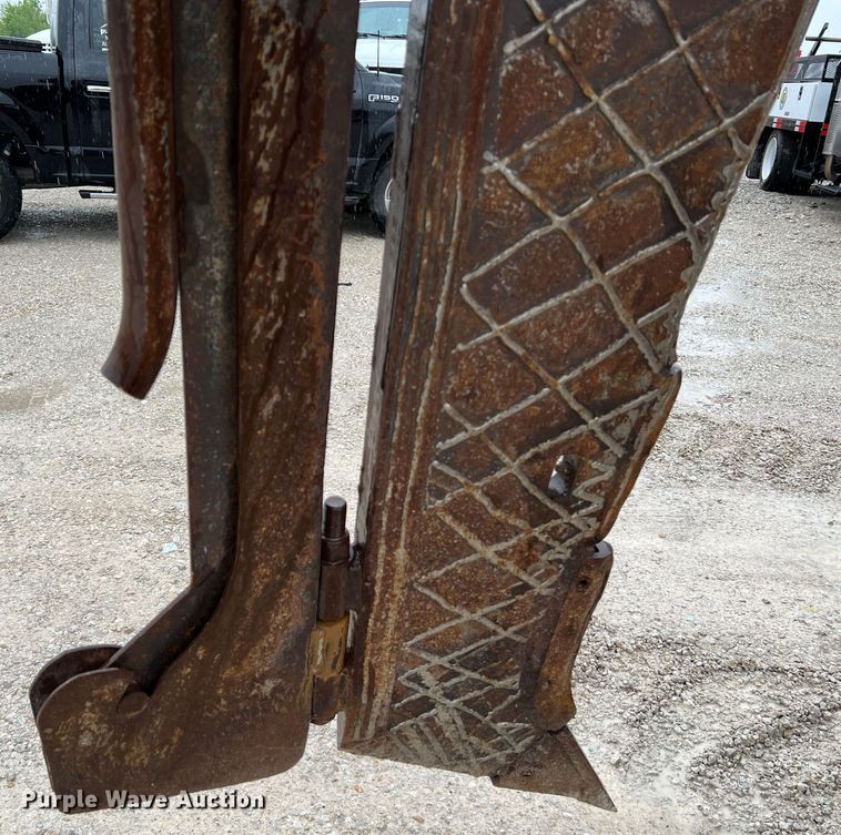 image for item KC9986 1994 Ditch Witch HT100  cable plow