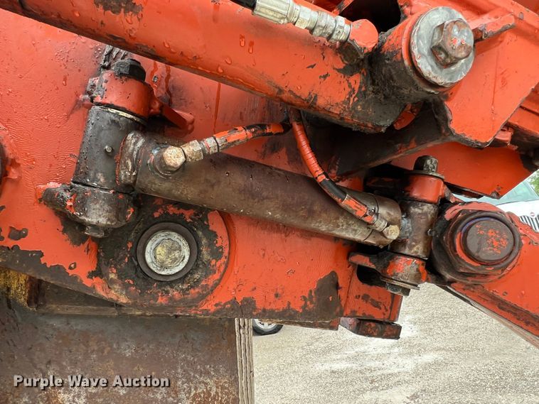 image for item KC9986 1994 Ditch Witch HT100  cable plow