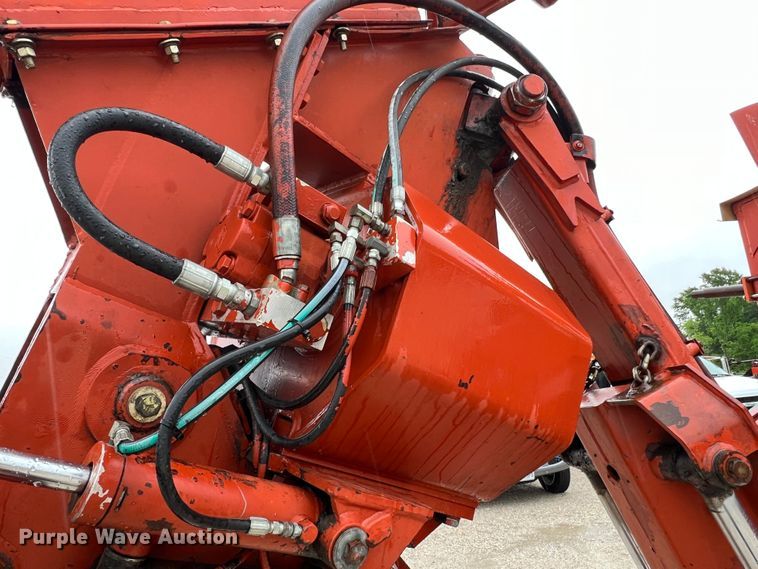 image for item KC9986 1994 Ditch Witch HT100  cable plow