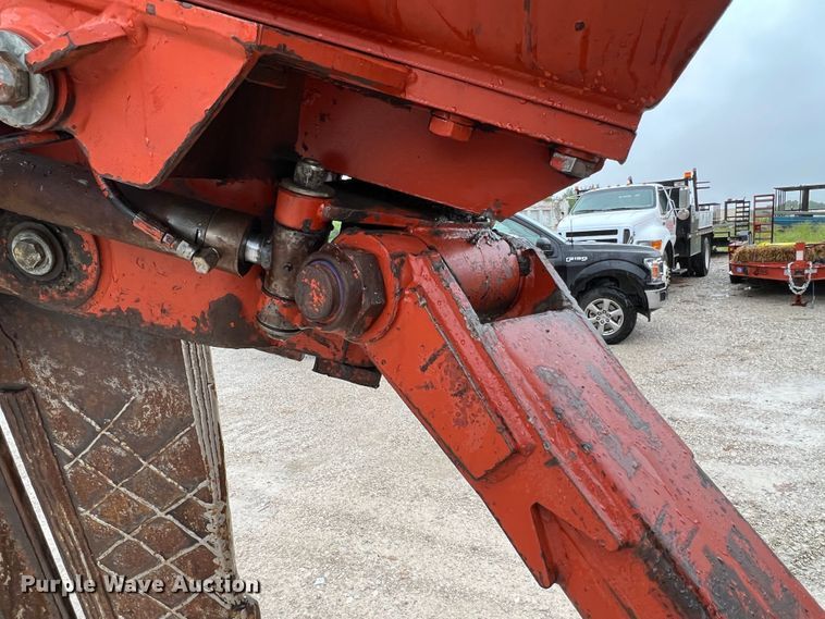 image for item KC9986 1994 Ditch Witch HT100  cable plow