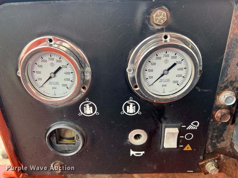 image for item KC9986 1994 Ditch Witch HT100  cable plow