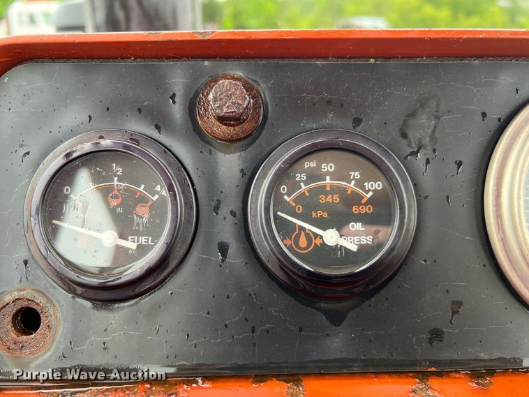 image for item KC9986 1994 Ditch Witch HT100  cable plow