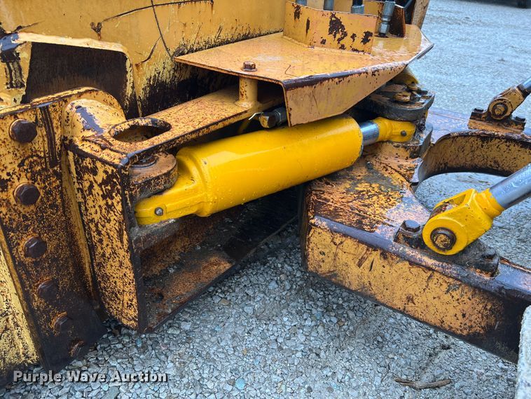 image for item KC9987 1995 Case 550G  dozer